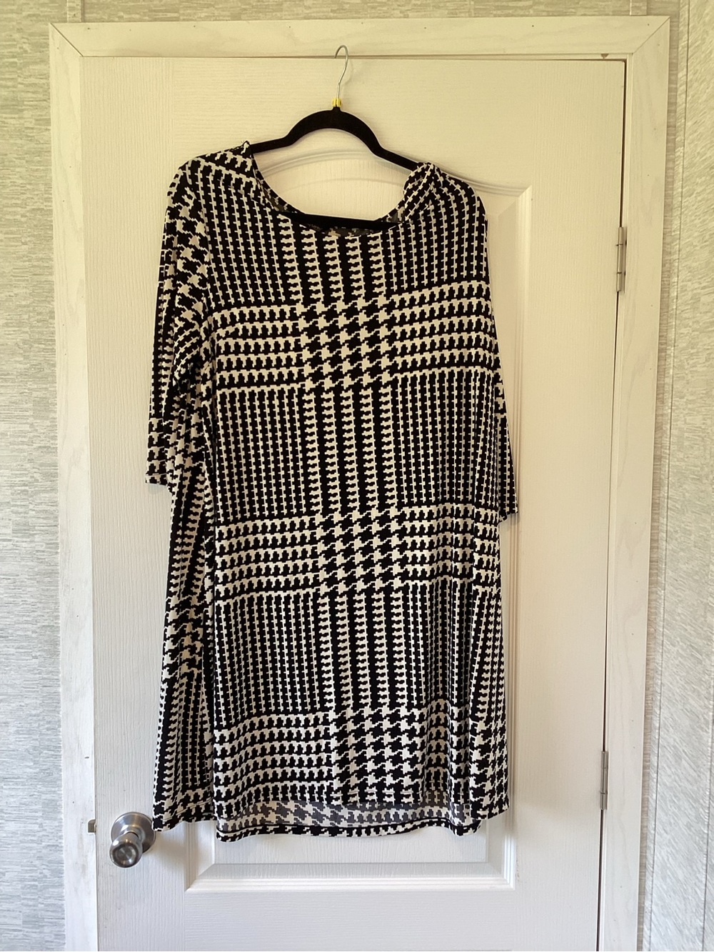 Daisy Fuentes Black and White Houndstooth Shift Dress 1X EUC